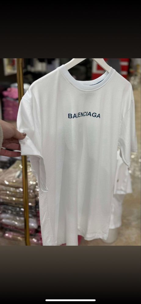 Тениска в бяло с етикет