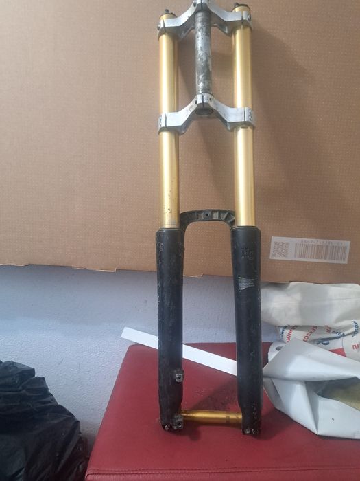 Двукоронна вилка DH 26