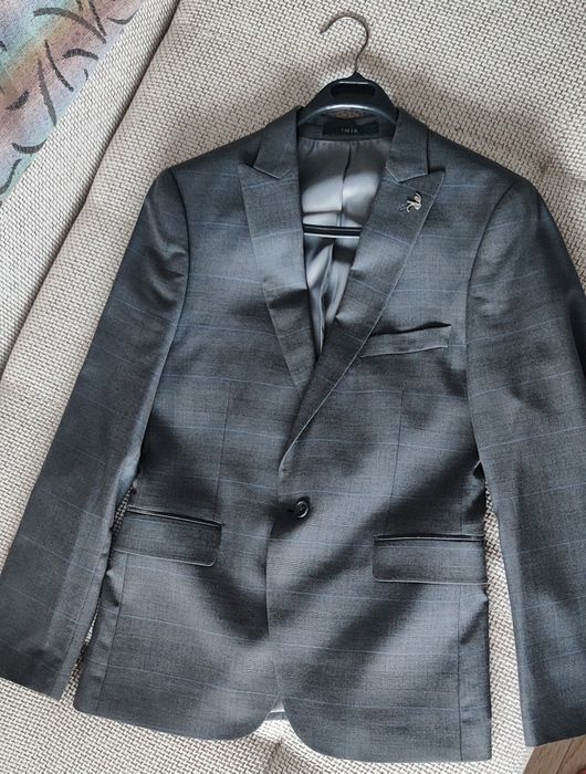 Продам костюмы в отличном состоянии. Размер 46/48