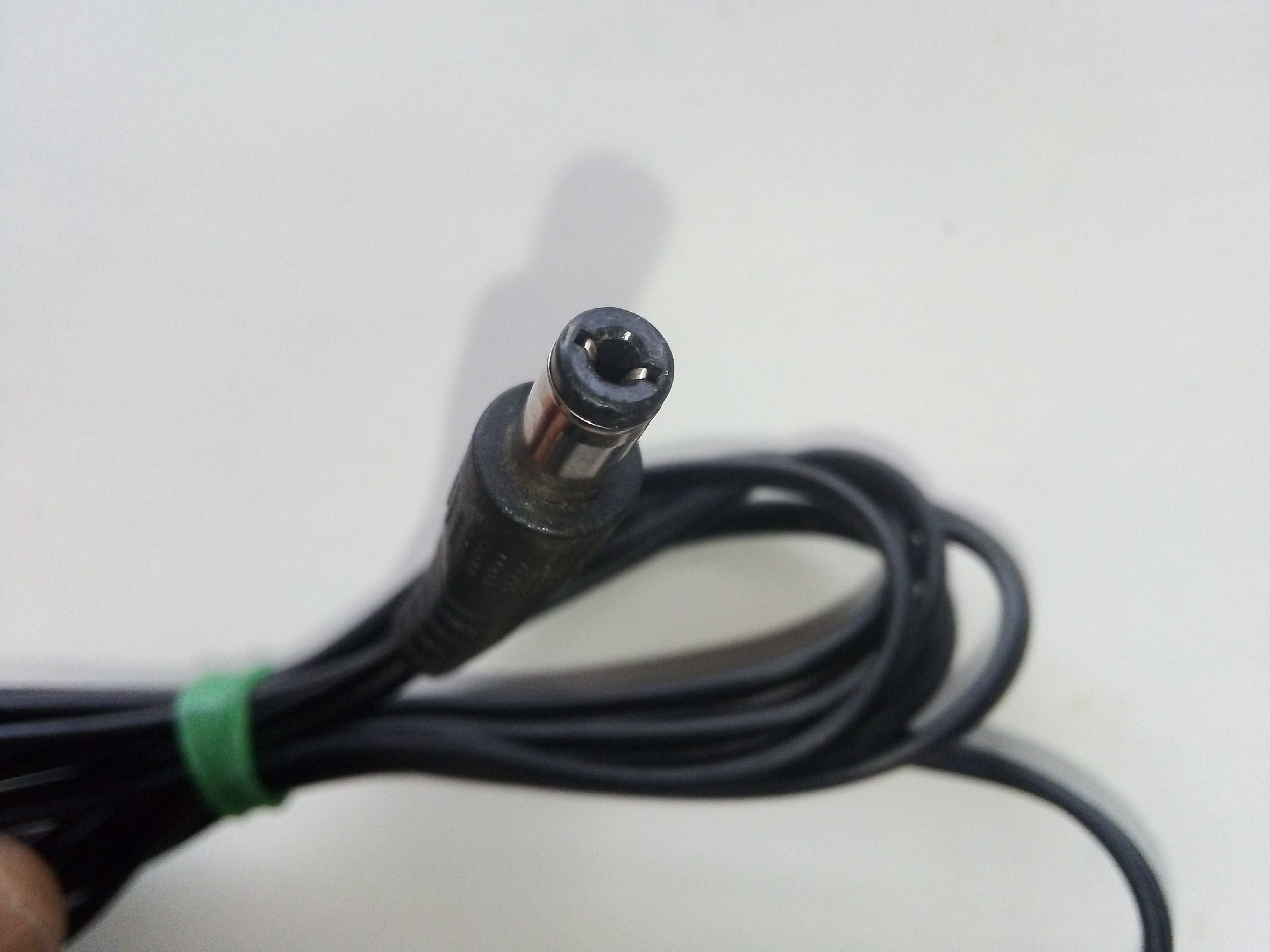 Адаптер 12V , 1A.