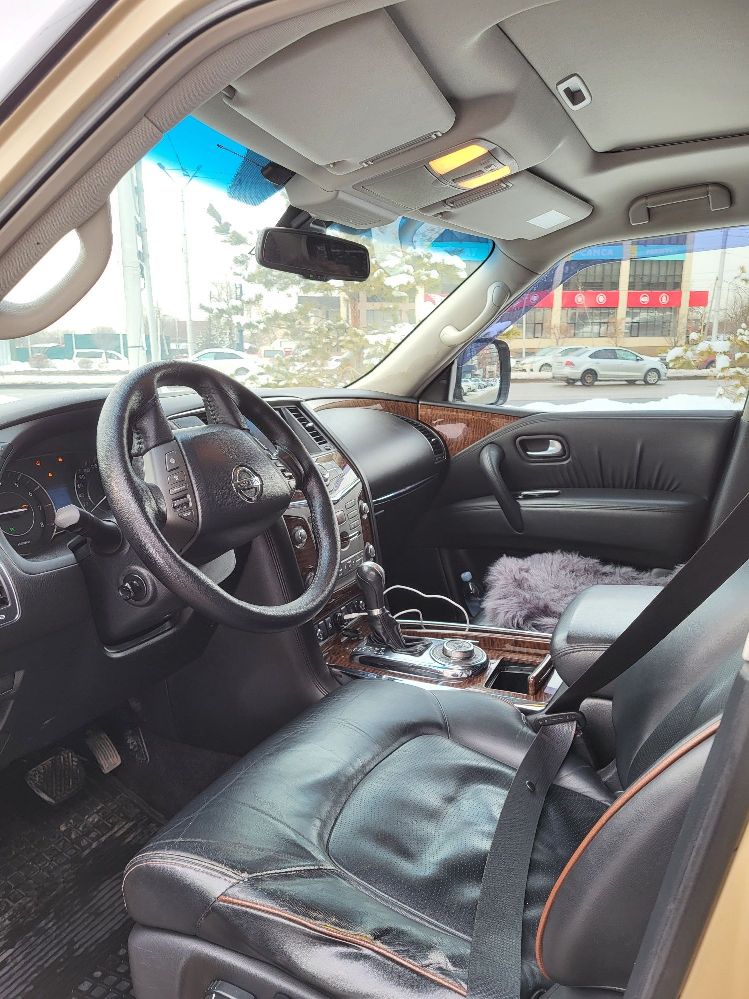 Продам машину Nissan patrol 2012