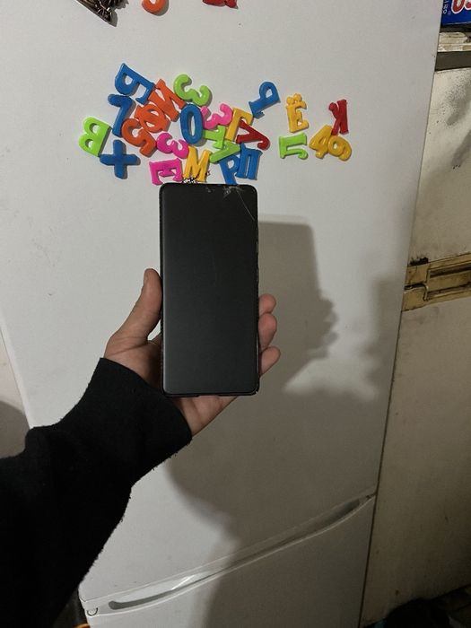 Samsung s 21 ultra 12/256 Akalar ozgina chiqilgan joyi bor