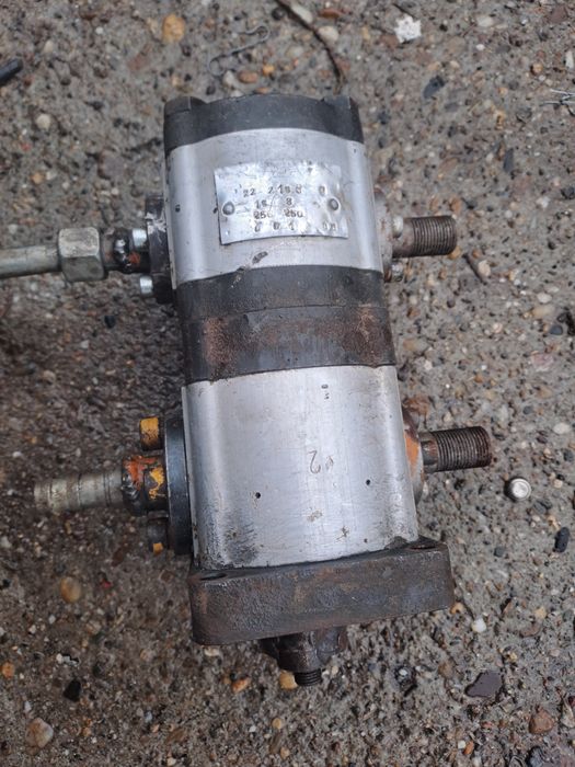 Pompa hidraulica dublu corp