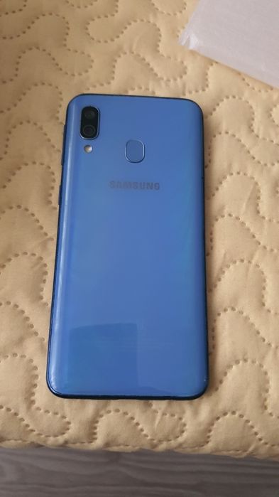 Samsung galaxy A40 blue