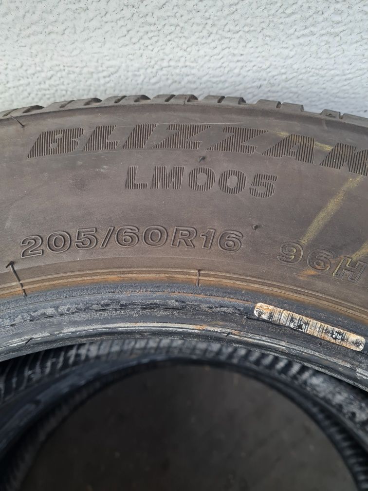Зимни гуми 2 броя BRIDGESTONE Blizzak LM005 205 60 R16 дот 4320