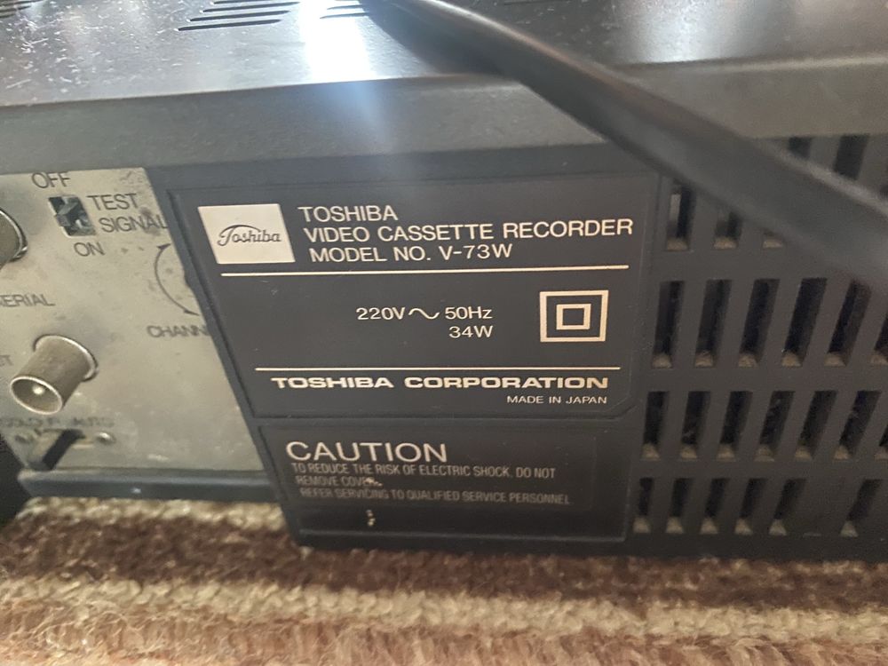 Продавам видео записващо Toshiba Модел V-73W