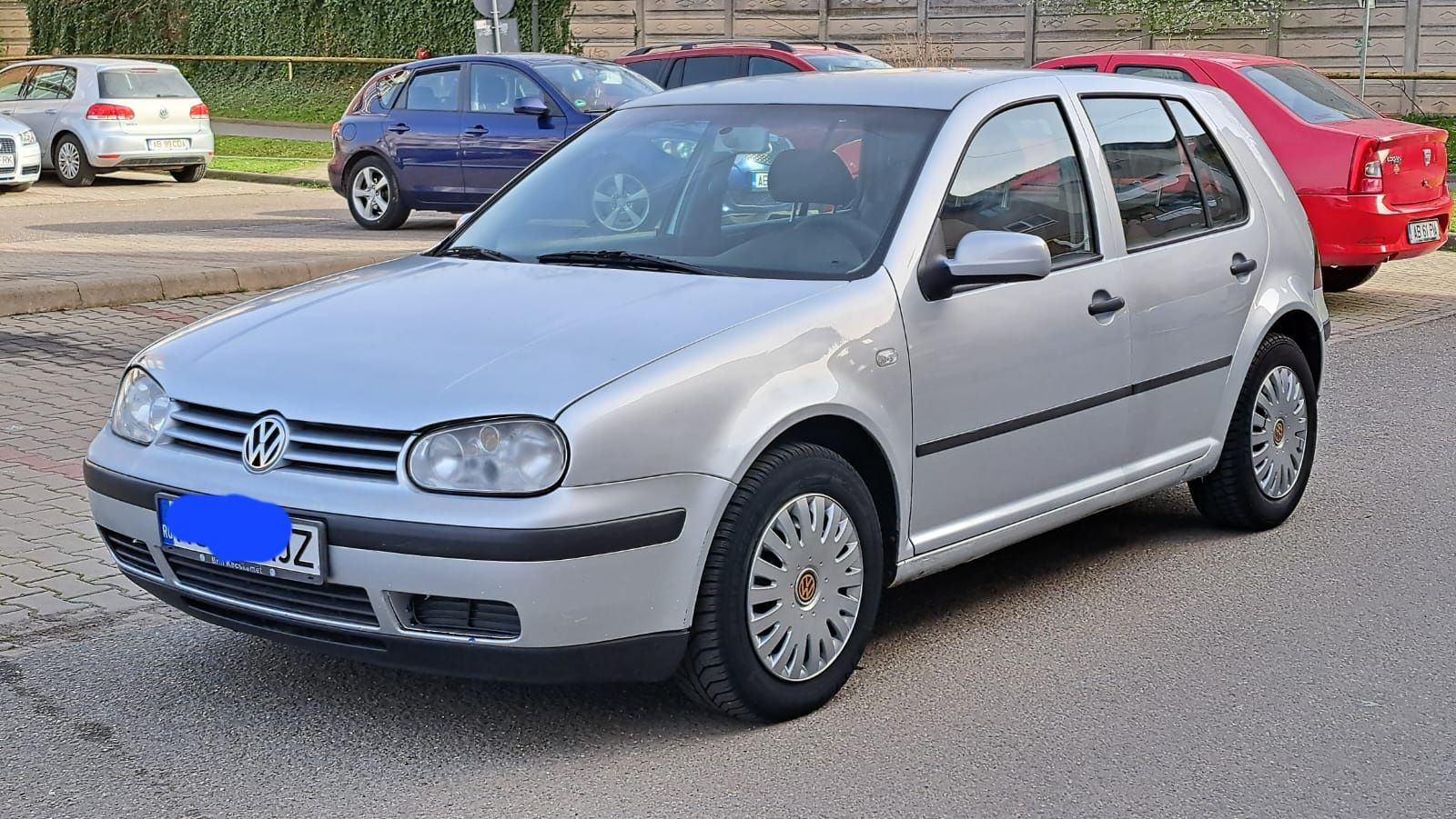 Vând golf 4 benzină 1.4