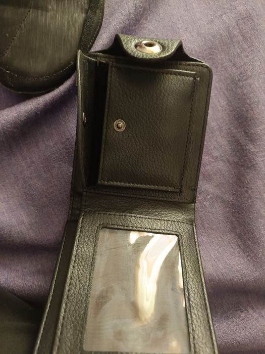 Vând portofel negru