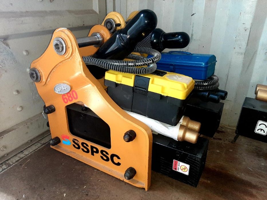 Гидромолот для экскаватор-погрузчиков JCB 3CX, 4CX, Komatsu WB93, WB9