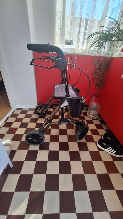 Rolator din aluminiu 5kg pentru persoane în varsta rezista 120kg