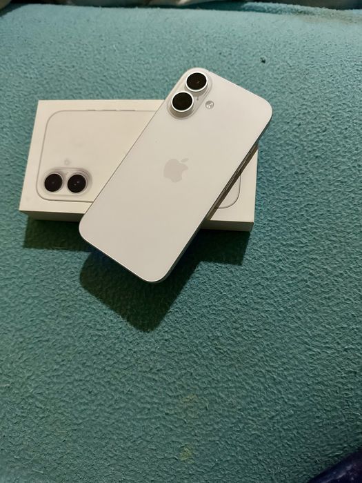Продавам iphone 16 128 gb
