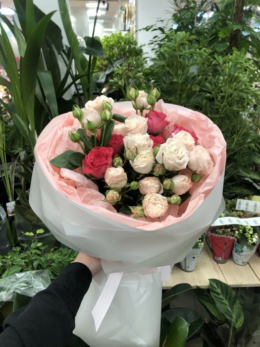 Кустовые Розы, гортензии, розы