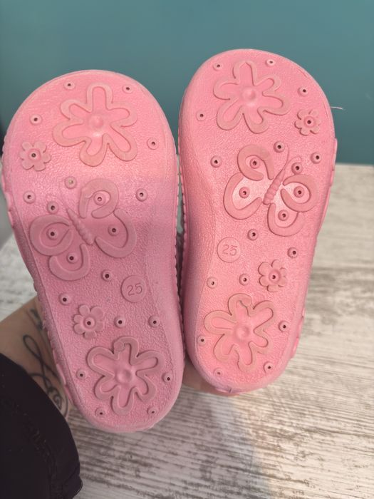 Пантофки Колев и Колев