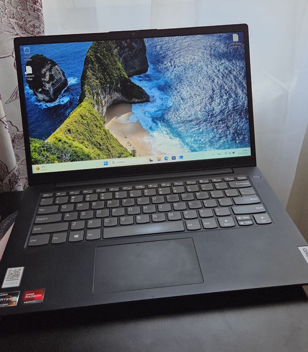 Lenovo V14 (14") - Ryzen 7 / 16GB RAM / 512GB SSD / FHD