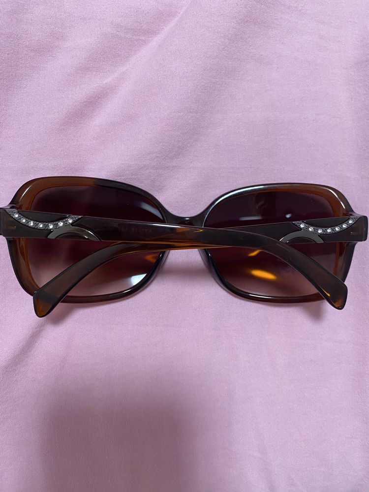 Слънчеви очила от Grand Optics и комплект почистване на очила