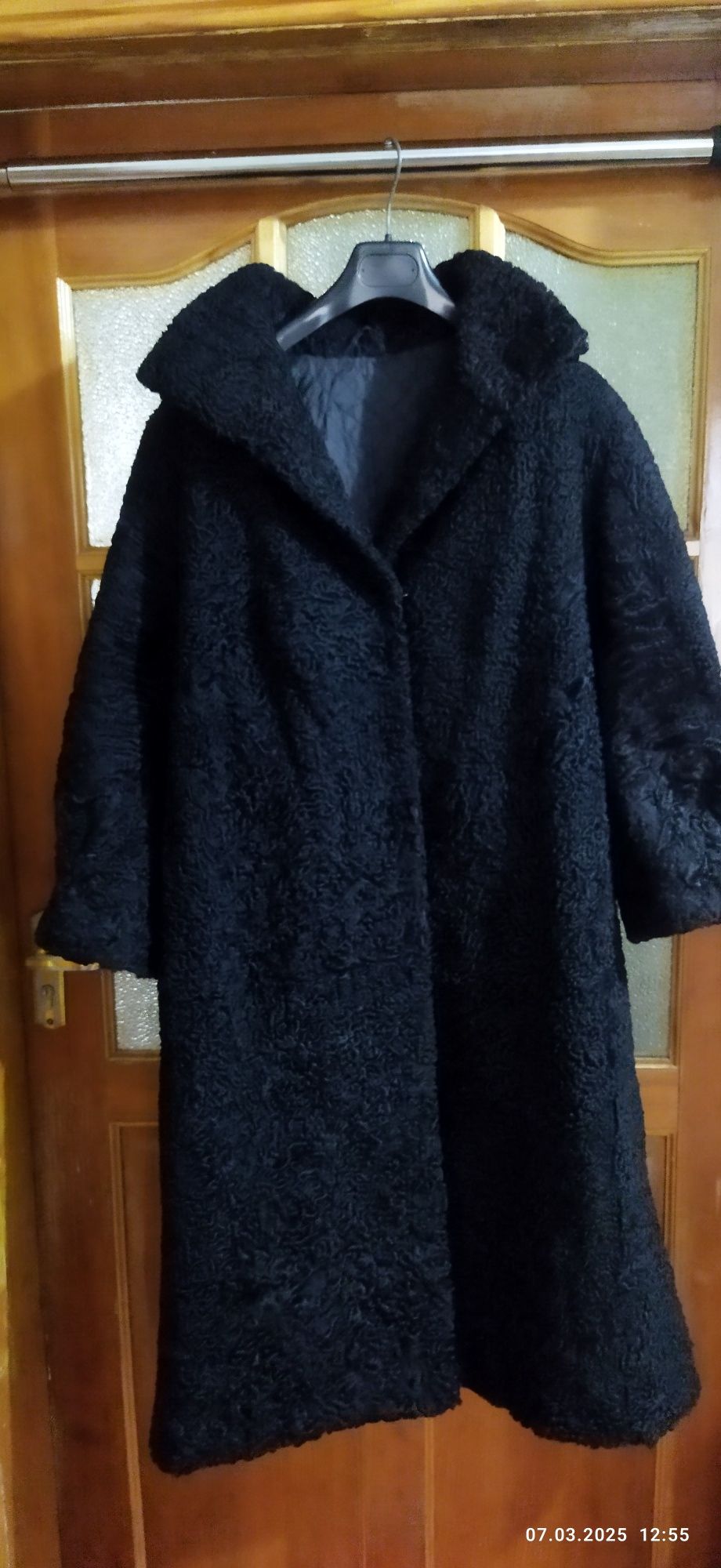 Продам каракуливую шубу