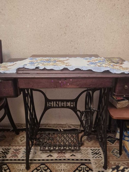 Vand mobila veche de peste 100 ani