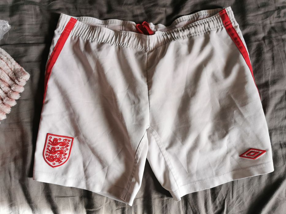 Спортни дрехи и екипи