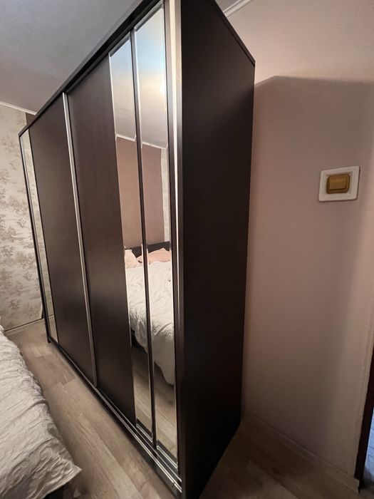 Dormitor pat saltea comoda sifonier