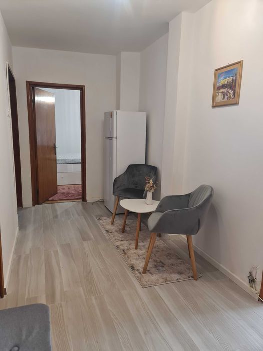 PF inchiriez ap 3 cam zona Andrei Muresanu