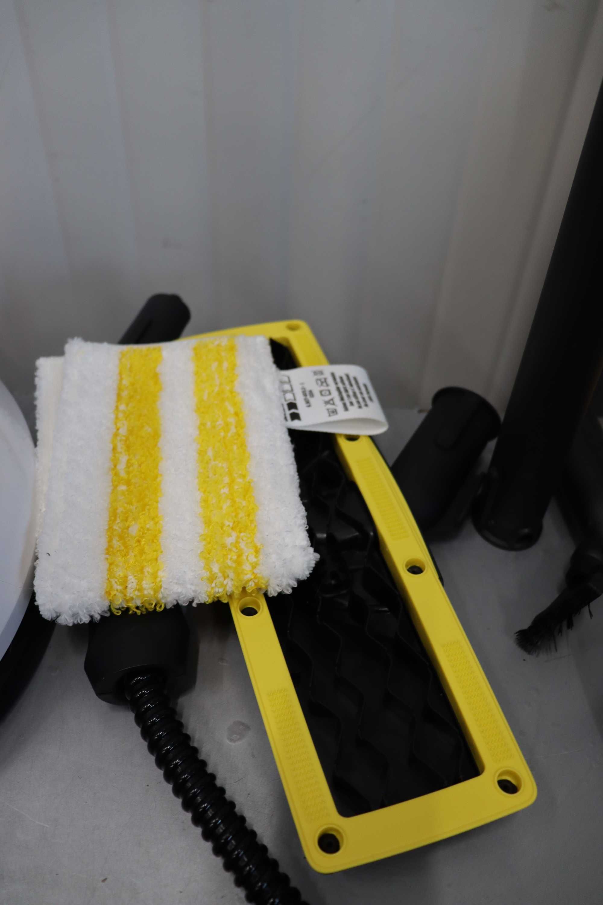 Парочистка Kärcher SC 2 Deluxe, Площ:75кв Резервоар 1л, 3,2 бар 1500W