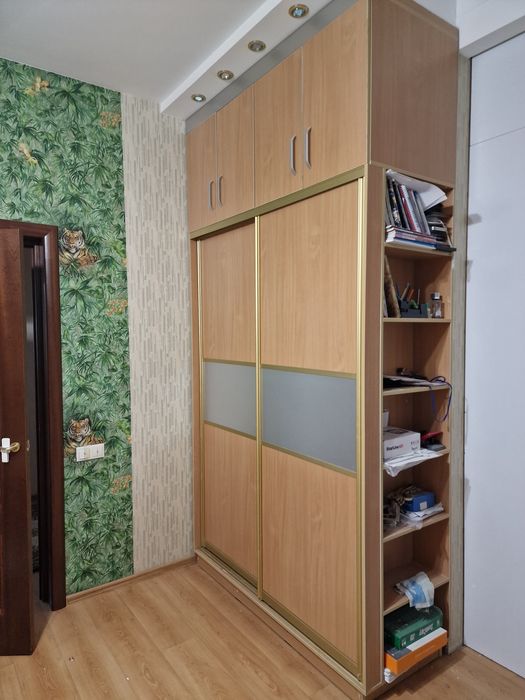 Шкаф в отличном состояний.