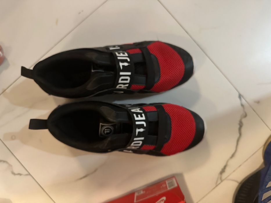 Дизайнерски Обувки