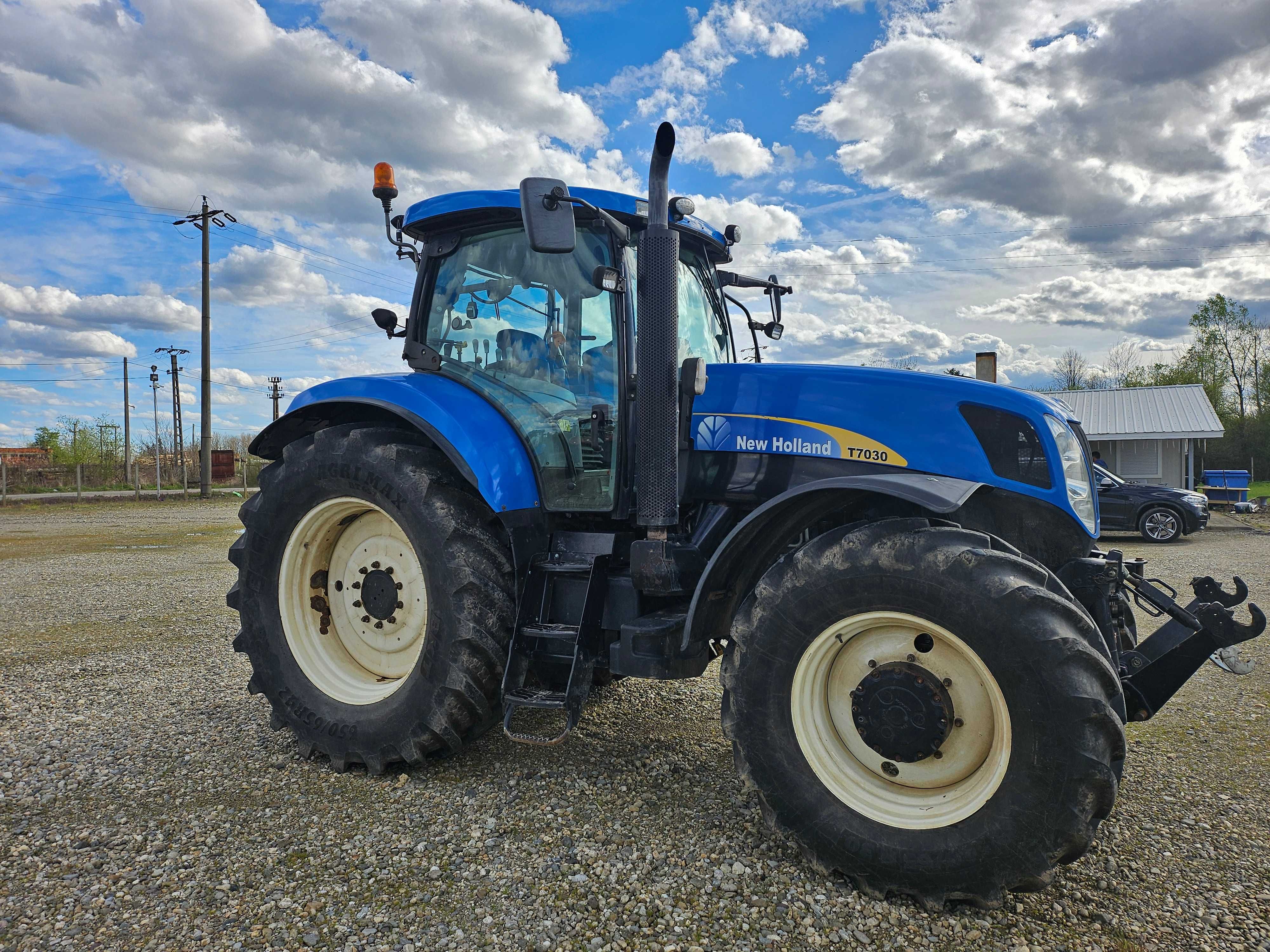 Tractor New Holland T7030