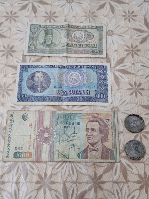 Bacnote și monede vechi