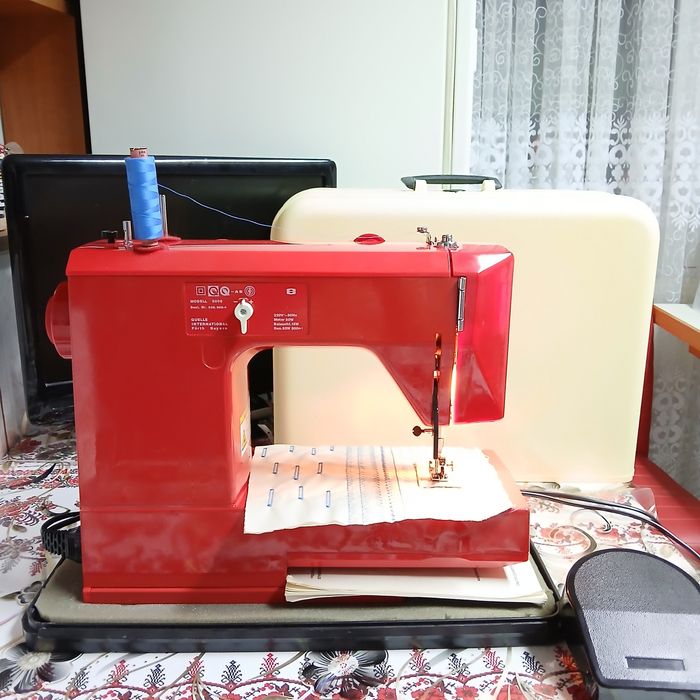 Masina de cusut PRIVILEG NOVA SUPER- NUTZSTICH cu butoniera automata