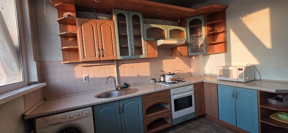 Продам кухню в идельном состоянии. Духовка, плита, вытяжка, раковина