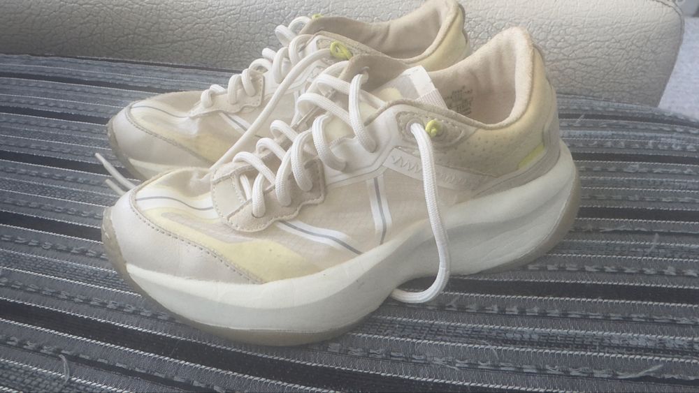 Детски спортни обувки ЗАРА и Найк