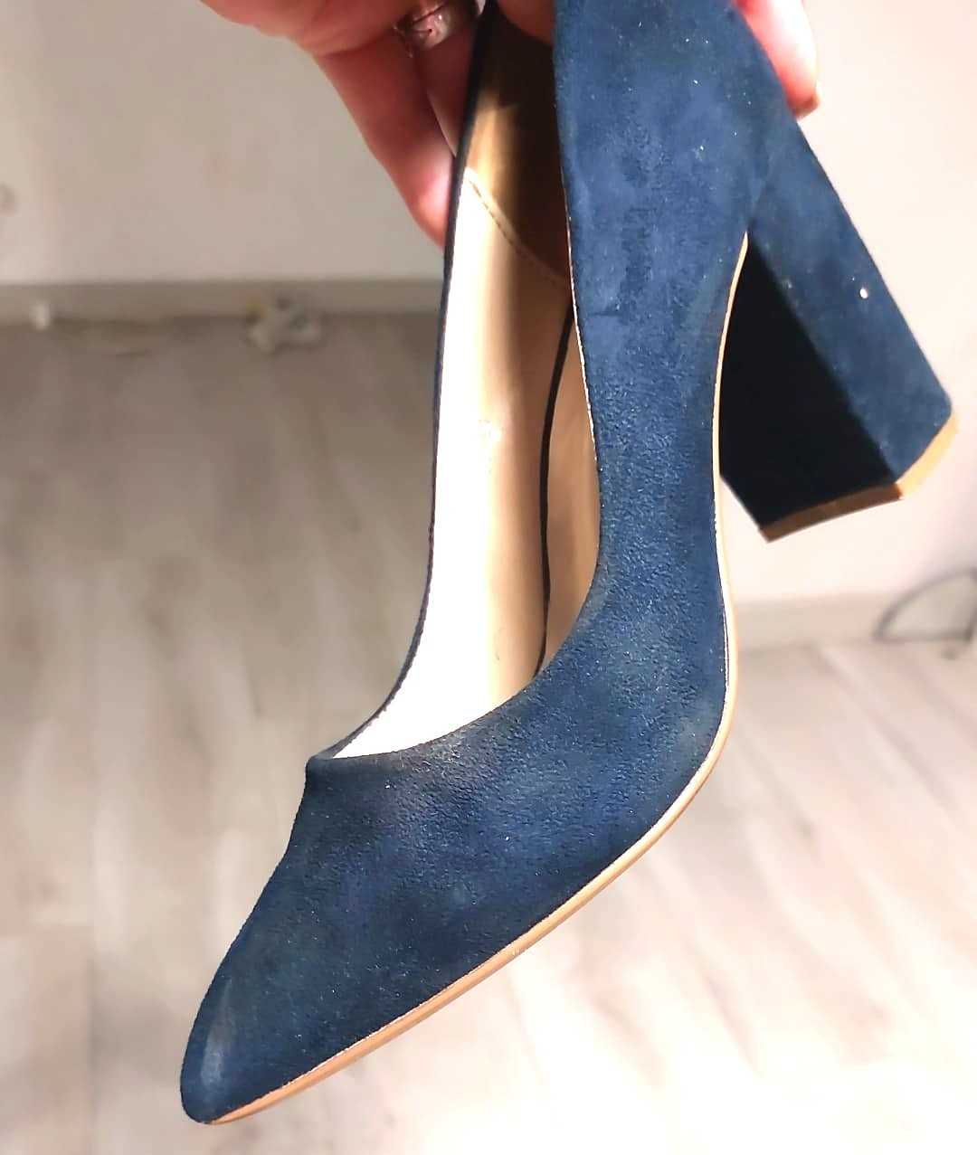 Pantof albastru inchis