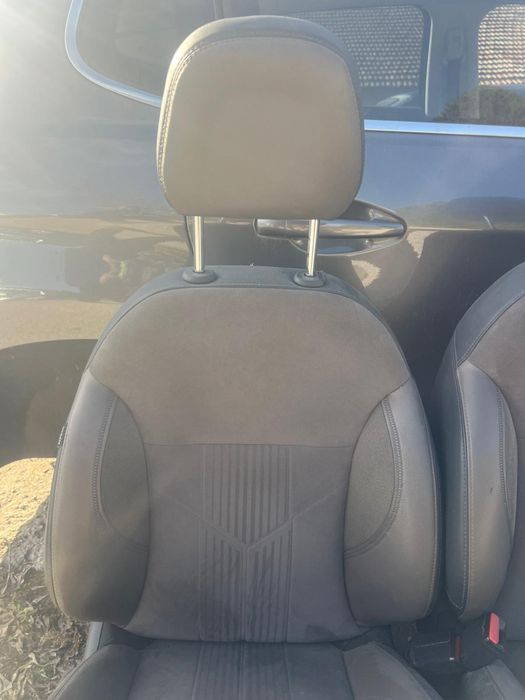 Кожен салон с плат посредата кафяв на цвят Пежо 2012год Peugeot 2008