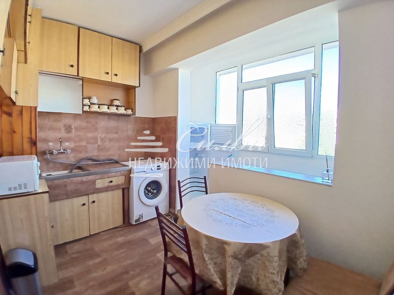 Продава се Двустаен апартамент в Шумен, Тракия - 62 кв.м за 1316 €/кв.м - Снимка #3