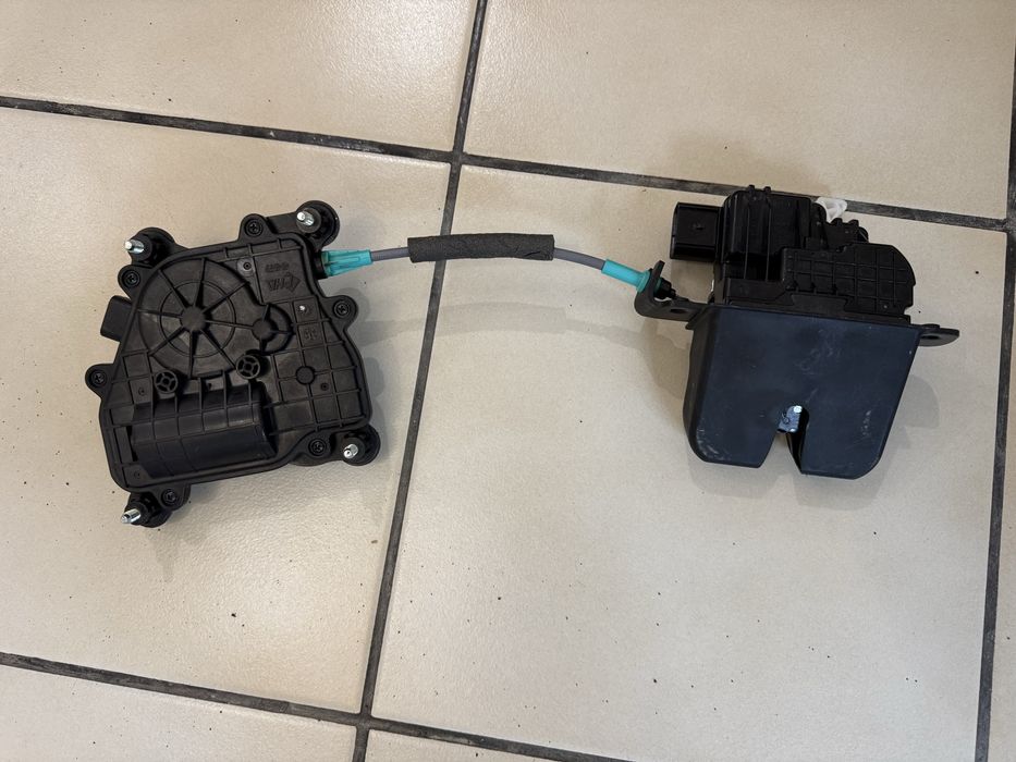 Ключалка  за багажник kia stinger