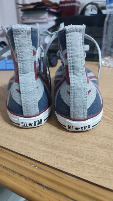 Vând teniși Converse