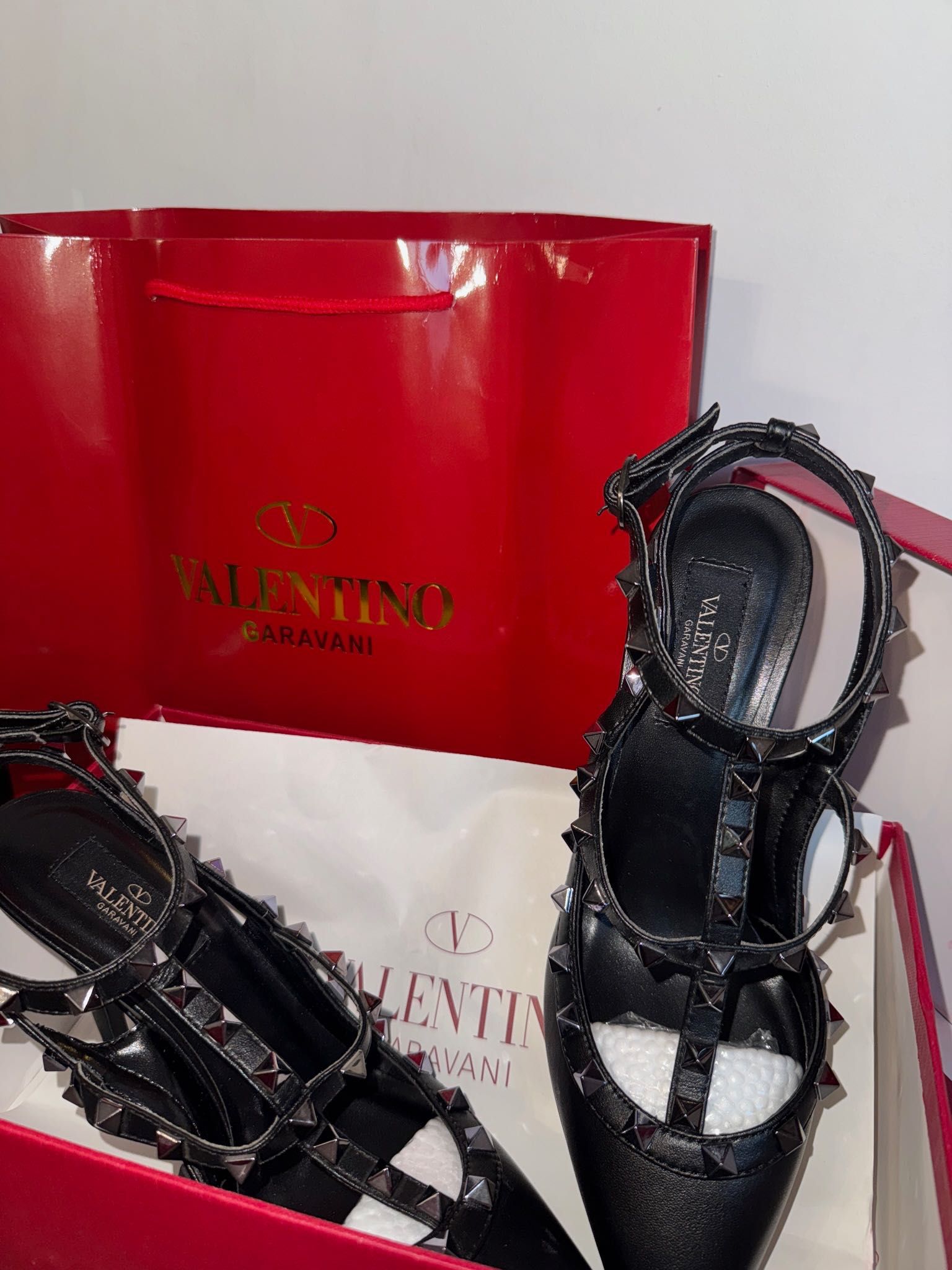 Valentino Garavani  размер 39 токчета с кутия и плик