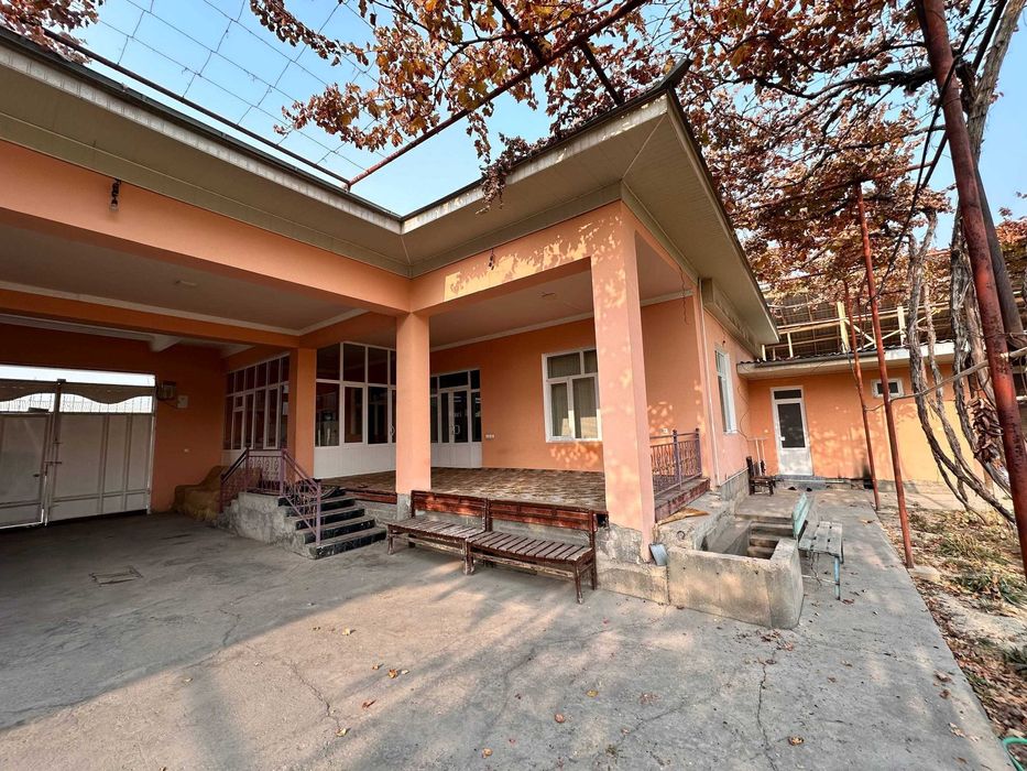 Қиргулида 8 сотикли ховли уй сотилади