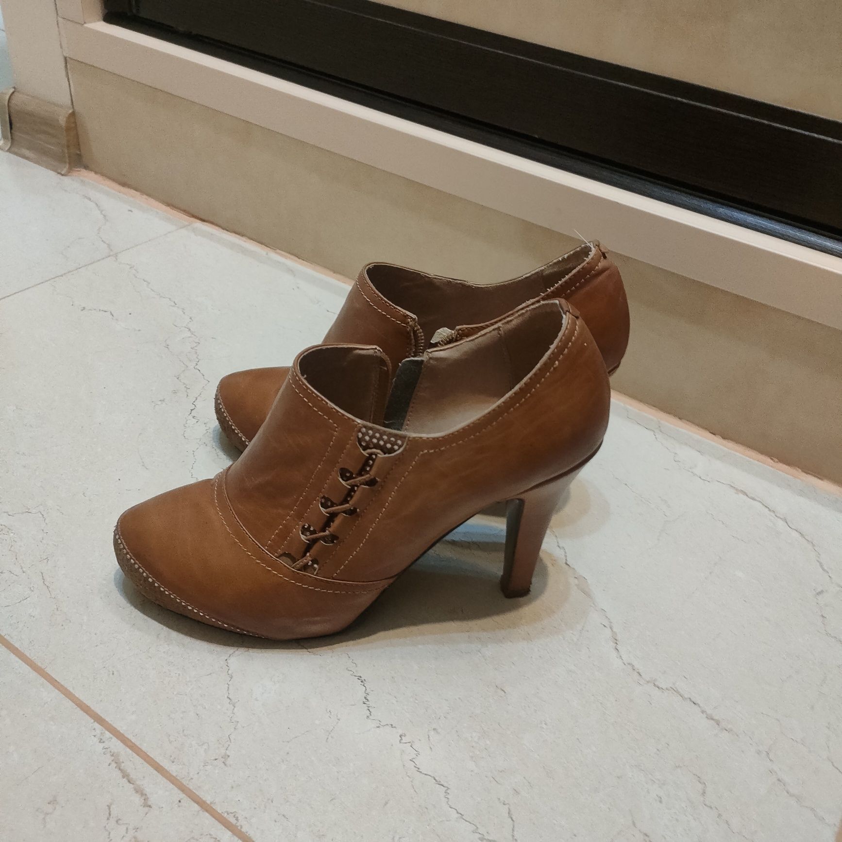 Женские туфли на каблуке