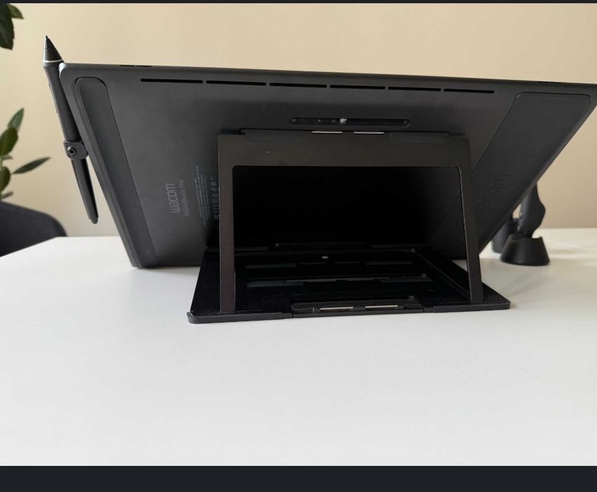 Când/schimb Tableta grafica Wacom mobile studio 16 pro i7,16 RAM,512 s
