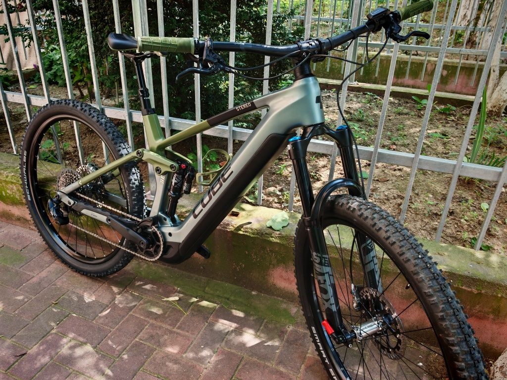 Bicicleta electrica full suspension carbon Cube Stereo Hibrid 140 HPC