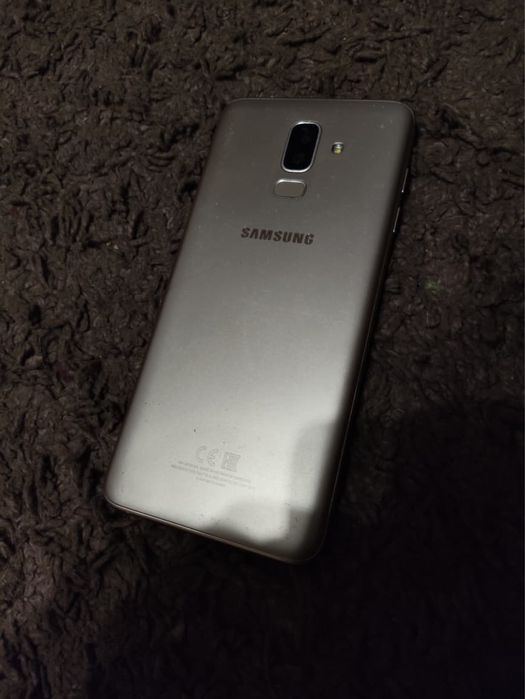 Продам Samsung j8