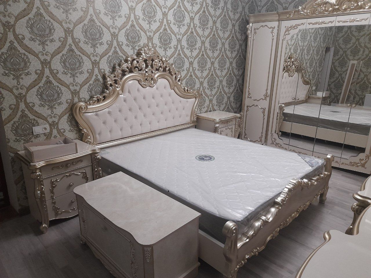 Mebel yangi 1500 dollar kelishamiz