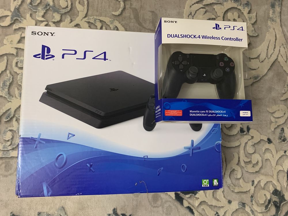 Продам playstation4 Pro4k 1TB с играми и два джестика гарантия год