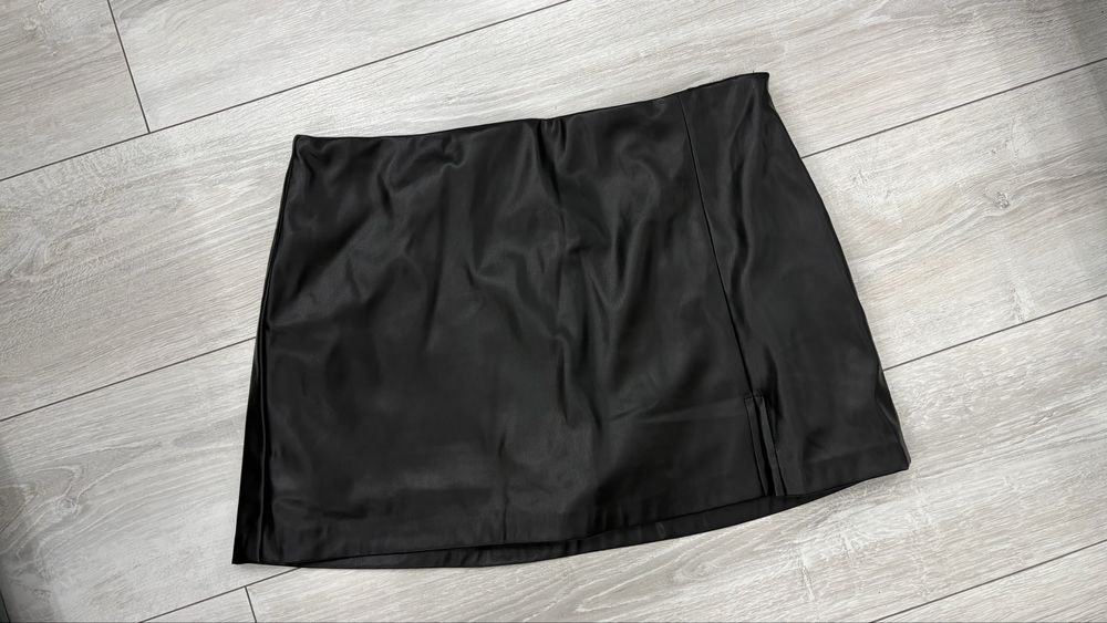 Пола-панталон черен цвят еко кожа