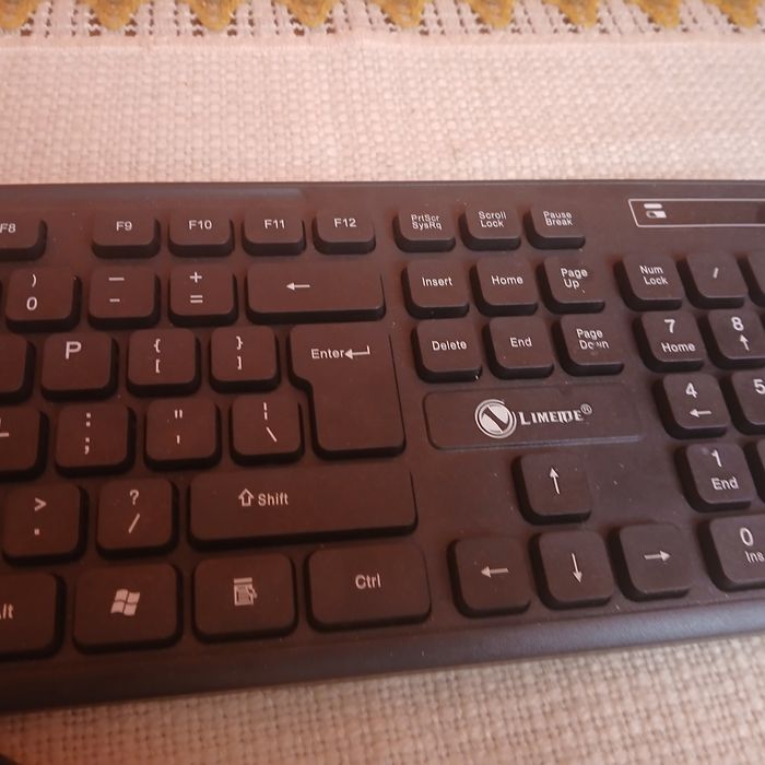 Безжична клавиатура и мишка