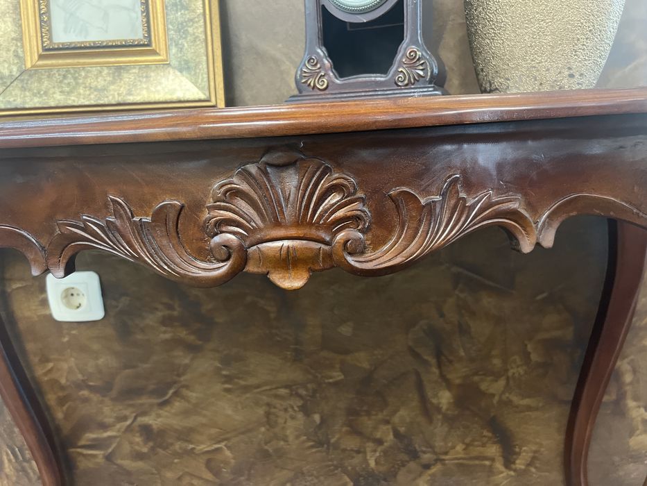 Конзолна масичка