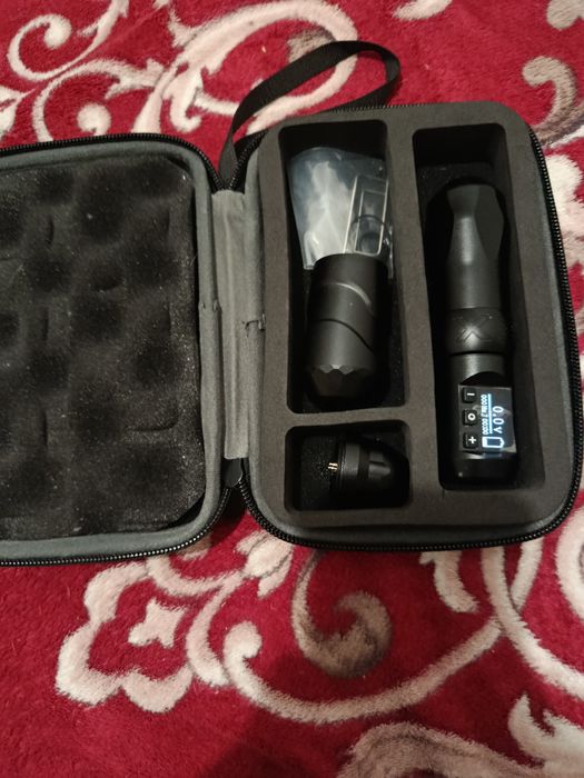 Vând aparat de tatuat t Rex