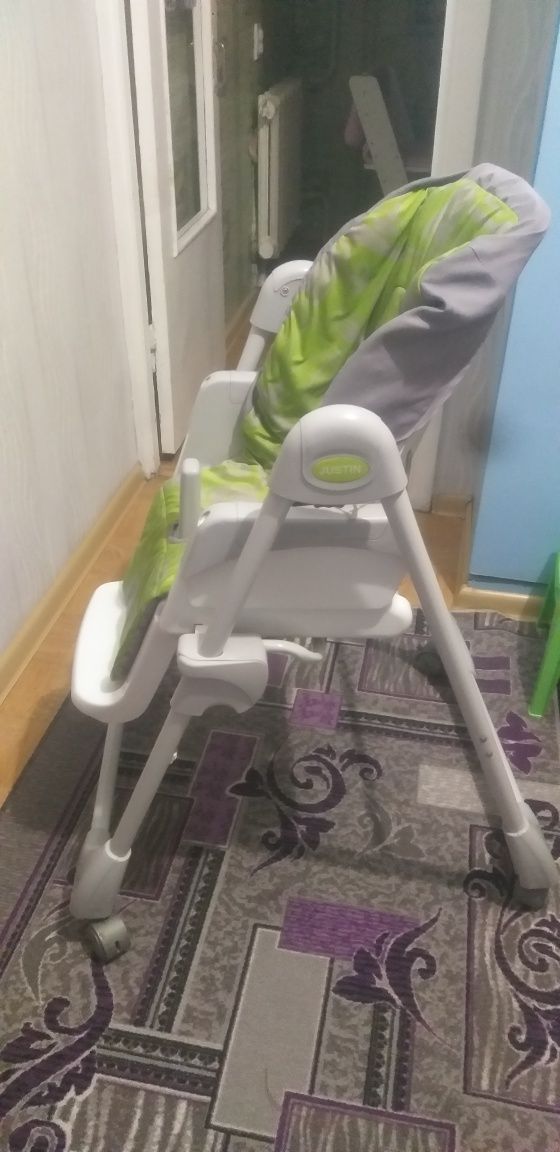 Продам детский стул для кормления фирмы  JUSTIN